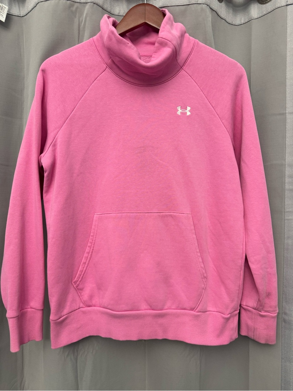 Under Armour Womens oversized pullover- size small